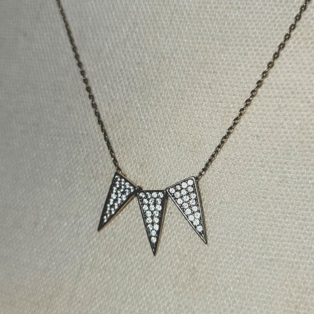 3 arrow geometric necklace